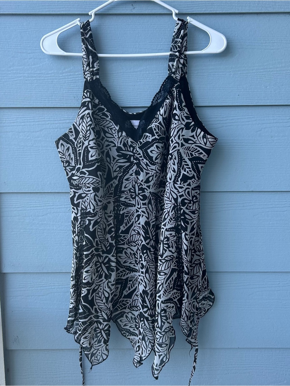dressbarn Black and White Floral Handkerchief Hem Camisole